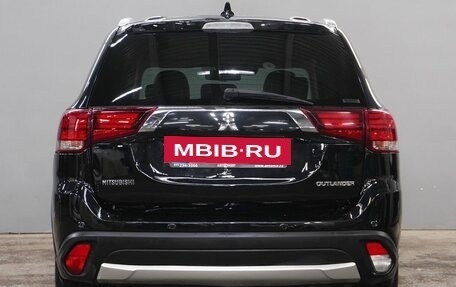 Mitsubishi Outlander III рестайлинг 3, 2017 год, 2 200 000 рублей, 6 фотография