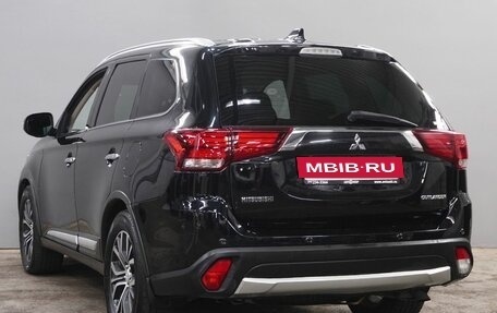 Mitsubishi Outlander III рестайлинг 3, 2017 год, 2 200 000 рублей, 7 фотография