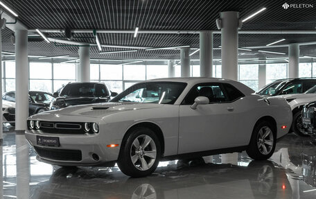 Dodge Challenger III рестайлинг 2, 2017 год, 3 300 000 рублей, 1 фотография