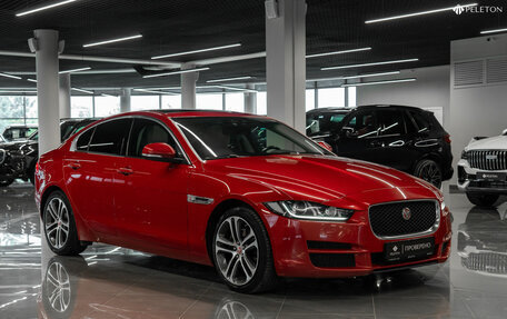 Jaguar XE I рестайлинг, 2015 год, 1 840 000 рублей, 2 фотография