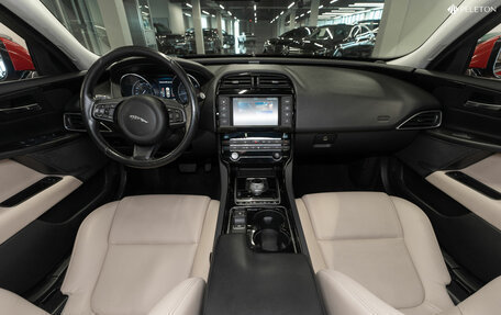 Jaguar XE I рестайлинг, 2015 год, 1 840 000 рублей, 8 фотография