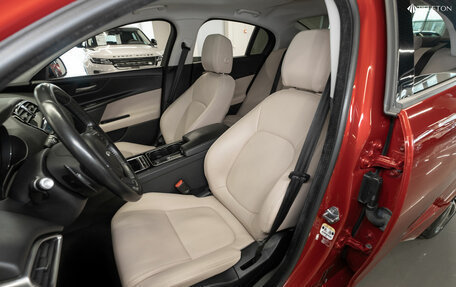 Jaguar XE I рестайлинг, 2015 год, 1 840 000 рублей, 9 фотография