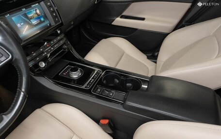 Jaguar XE I рестайлинг, 2015 год, 1 840 000 рублей, 17 фотография