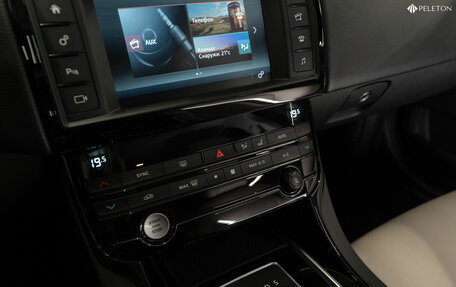 Jaguar XE I рестайлинг, 2015 год, 1 840 000 рублей, 19 фотография