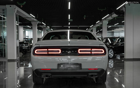 Dodge Challenger III рестайлинг 2, 2017 год, 3 300 000 рублей, 6 фотография