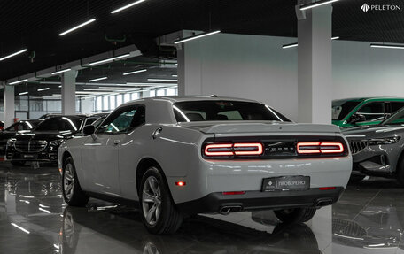 Dodge Challenger III рестайлинг 2, 2017 год, 3 300 000 рублей, 4 фотография