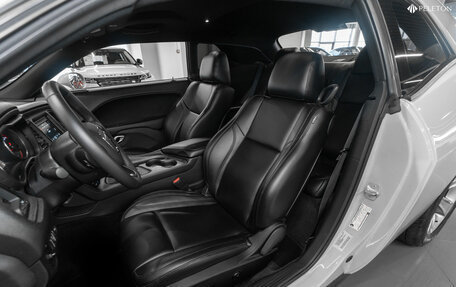 Dodge Challenger III рестайлинг 2, 2017 год, 3 300 000 рублей, 9 фотография