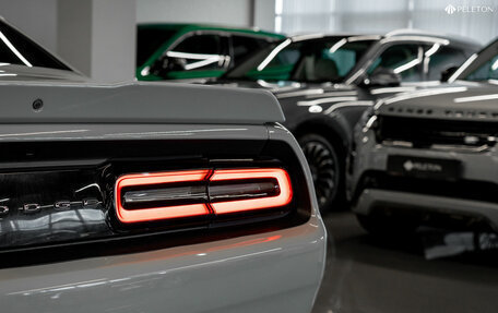 Dodge Challenger III рестайлинг 2, 2017 год, 3 300 000 рублей, 25 фотография