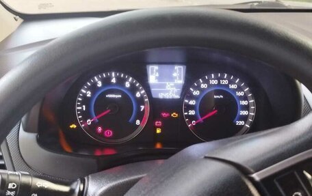 Hyundai Solaris II рестайлинг, 2014 год, 1 200 000 рублей, 9 фотография