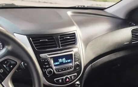 Hyundai Solaris II рестайлинг, 2014 год, 1 200 000 рублей, 11 фотография