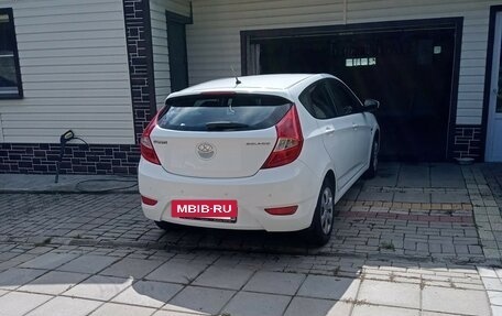 Hyundai Solaris II рестайлинг, 2013 год, 1 200 000 рублей, 2 фотография