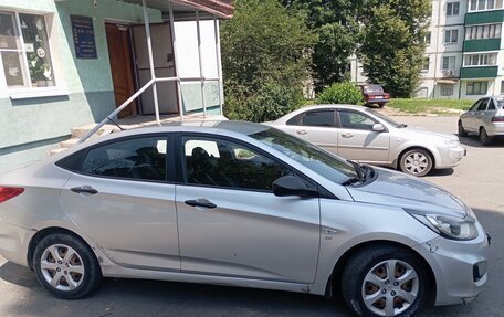 Hyundai Solaris II рестайлинг, 2013 год, 600 000 рублей, 2 фотография