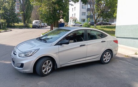 Hyundai Solaris II рестайлинг, 2013 год, 600 000 рублей, 3 фотография