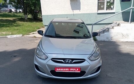 Hyundai Solaris II рестайлинг, 2013 год, 600 000 рублей, 1 фотография