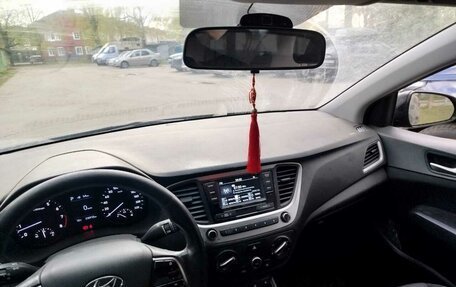 Hyundai Solaris II рестайлинг, 2017 год, 800 000 рублей, 4 фотография