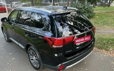 Mitsubishi Outlander III рестайлинг 3, 2018 год, 1 650 000 рублей, 3 фотография