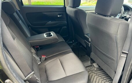 Mitsubishi Outlander III рестайлинг 3, 2018 год, 1 650 000 рублей, 9 фотография