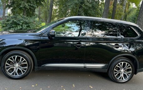 Mitsubishi Outlander III рестайлинг 3, 2018 год, 1 650 000 рублей, 13 фотография