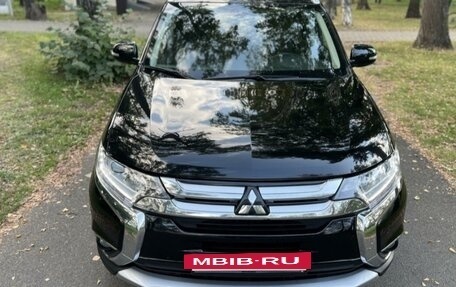 Mitsubishi Outlander III рестайлинг 3, 2018 год, 1 650 000 рублей, 14 фотография