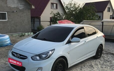 Hyundai Solaris II рестайлинг, 2012 год, 700 000 рублей, 2 фотография