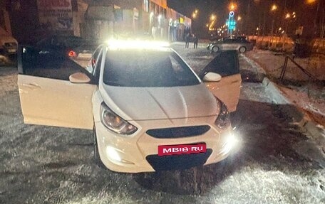 Hyundai Solaris II рестайлинг, 2012 год, 700 000 рублей, 4 фотография