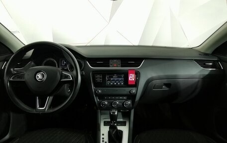 Skoda Octavia, 2017 год, 1 575 000 рублей, 10 фотография