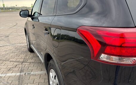 Mitsubishi Outlander III рестайлинг 3, 2017 год, 1 800 000 рублей, 3 фотография