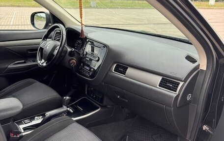 Mitsubishi Outlander III рестайлинг 3, 2017 год, 1 800 000 рублей, 8 фотография