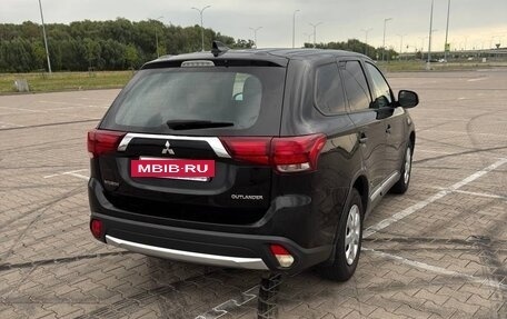 Mitsubishi Outlander III рестайлинг 3, 2017 год, 1 800 000 рублей, 6 фотография