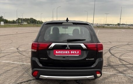 Mitsubishi Outlander III рестайлинг 3, 2017 год, 1 800 000 рублей, 5 фотография