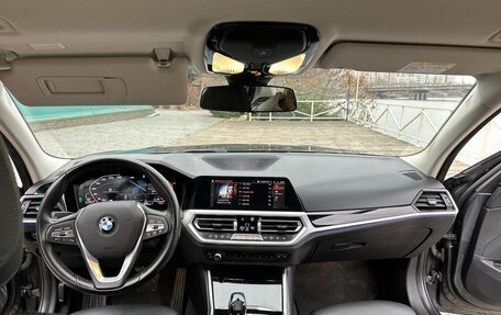 BMW 3 серия, 2019 год, 3 180 000 рублей, 12 фотография
