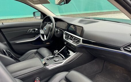 BMW 3 серия, 2019 год, 3 180 000 рублей, 14 фотография
