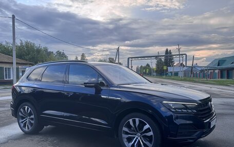 Volkswagen Touareg III, 2019 год, 5 850 000 рублей, 2 фотография