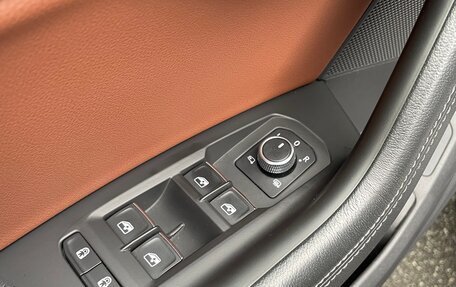 Volkswagen Touareg III, 2019 год, 5 850 000 рублей, 21 фотография