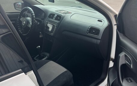 Volkswagen Polo VI (EU Market), 2012 год, 750 000 рублей, 2 фотография