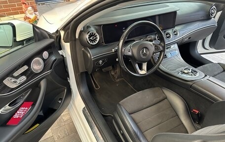 Mercedes-Benz E-Класс, 2018 год, 3 500 000 рублей, 24 фотография