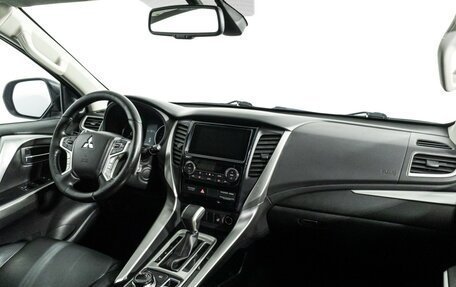 Mitsubishi Pajero Sport III рестайлинг, 2018 год, 2 449 777 рублей, 9 фотография