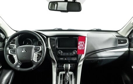 Mitsubishi Pajero Sport III рестайлинг, 2018 год, 2 449 777 рублей, 13 фотография