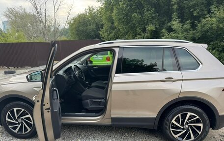 Volkswagen Tiguan II, 2019 год, 2 700 000 рублей, 2 фотография