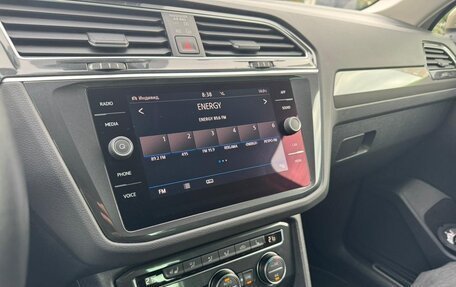Volkswagen Tiguan II, 2019 год, 2 700 000 рублей, 20 фотография