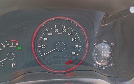 Honda Vezel, 2014 год, 1 900 000 рублей, 25 фотография