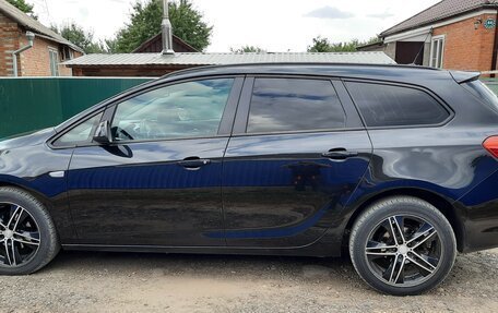 Opel Astra J, 2013 год, 690 000 рублей, 1 фотография