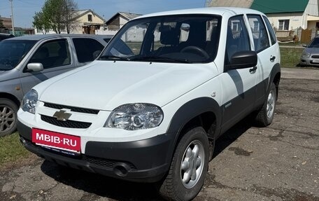 Chevrolet Niva I рестайлинг, 2015 год, 720 000 рублей, 2 фотография