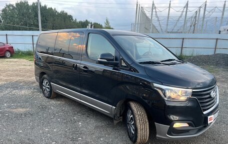Hyundai H-1 II рестайлинг, 2019 год, 3 100 000 рублей, 3 фотография