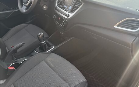 Hyundai Solaris II рестайлинг, 2017 год, 1 250 000 рублей, 5 фотография