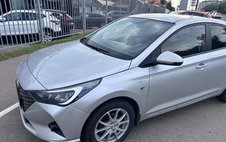 Hyundai Solaris II рестайлинг, 2021 год, 1 300 000 рублей, 3 фотография