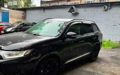 Mitsubishi Outlander III рестайлинг 3, 2015 год, 1 450 000 рублей, 2 фотография