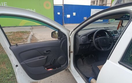Renault Logan II, 2016 год, 570 000 рублей, 3 фотография