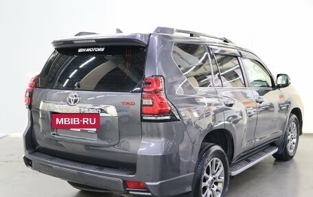 Toyota Land Cruiser Prado 150 рестайлинг 2, 2019 год, 3 970 000 рублей, 3 фотография