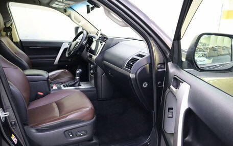 Toyota Land Cruiser Prado 150 рестайлинг 2, 2019 год, 3 970 000 рублей, 13 фотография